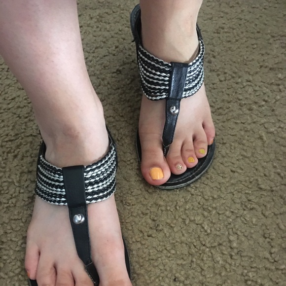 Woman’s Sandals - Picture 2 of 3